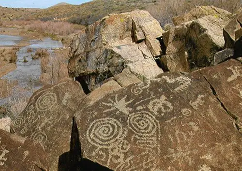 Deer Valley Petroglyph Preserve - <a href="https://deervalley.asu.edu/">Photo Source</a>