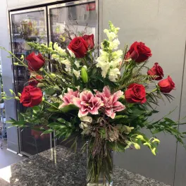 Tatum Flowers <a href="https://tatumflowers.com/phoenix-florist-flower-delivery/occasions/valentine-s-day/">Photo Source</a>