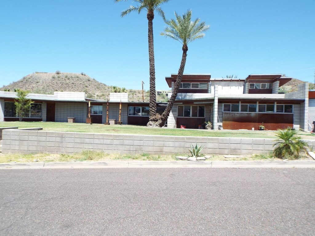 Dr. Hall's residence in Sunnyslope - <a href="https://en.wikipedia.org/wiki/Sunnyslope,_Phoenix">Photo Source</a>